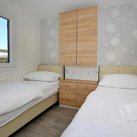 2 Bedroom Stunning In *
