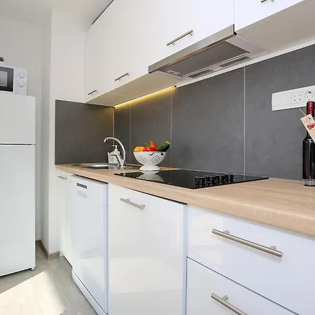 2 Bedroom Stunning In *