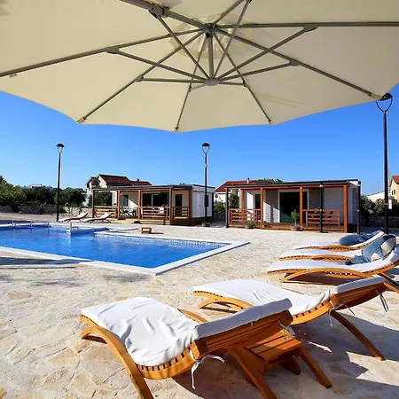 2 Bedroom Stunning In Holiday home Murter